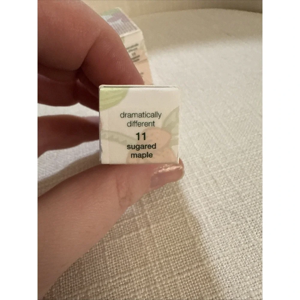 Clinique Dramatically Different Shaping Colour Lipstick-sugared Maple 11 -NIB‎